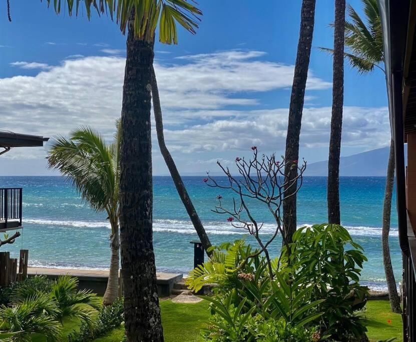 Oceanfront With Aircon-Hear The Waves-Amazing Views-Wifi Lägenhet Lahaina Exteriör bild