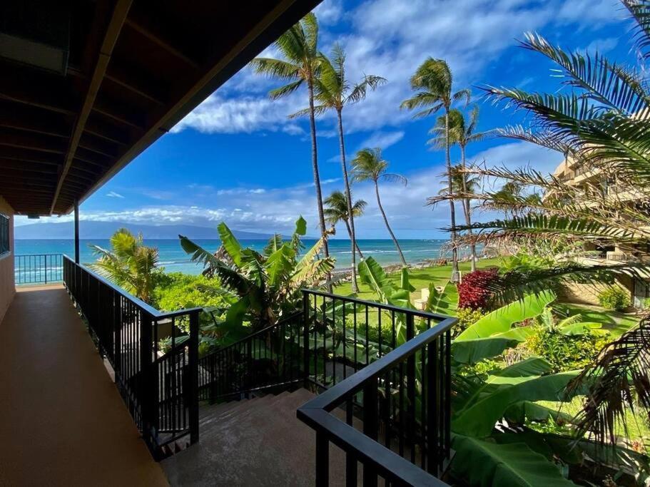 Oceanfront With Aircon-Hear The Waves-Amazing Views-Wifi Lägenhet Lahaina Exteriör bild